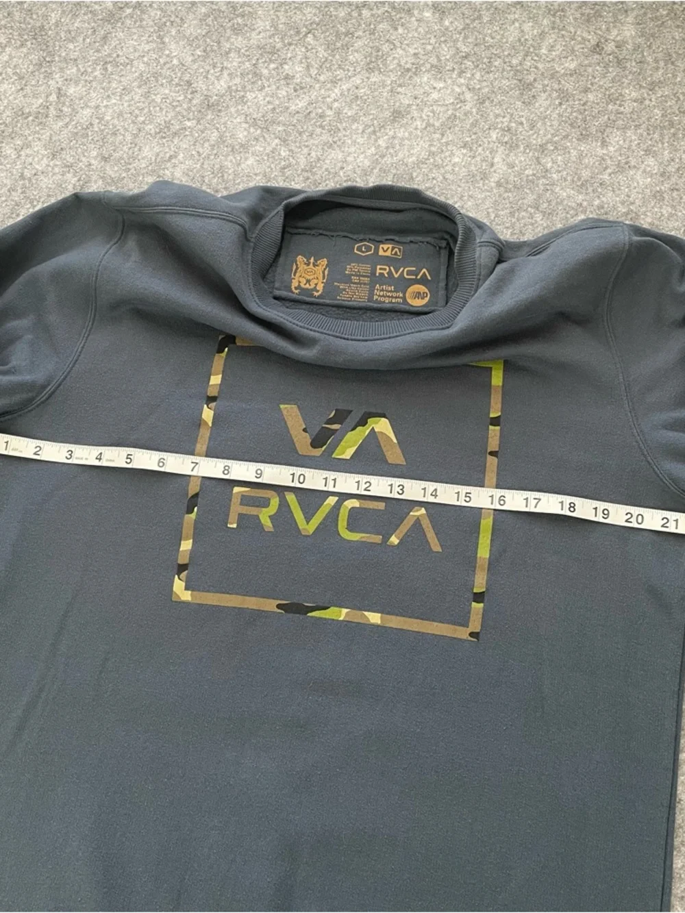 RVCA Crewneck Sweatshirt Mens Size L Teal Blue Camo Logo Artist Network Program